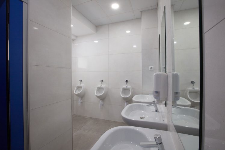 reforma baños oficina